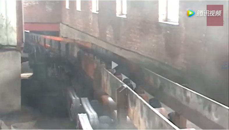 實(shí)拍軋鋼廠的壯觀場面，原來鋼筋都是這樣“扯”出來的